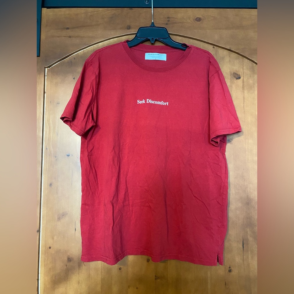 Seek Discomfort Unisex/Men's Red T-Shirt with Logo/Lightning Bolt sz XL